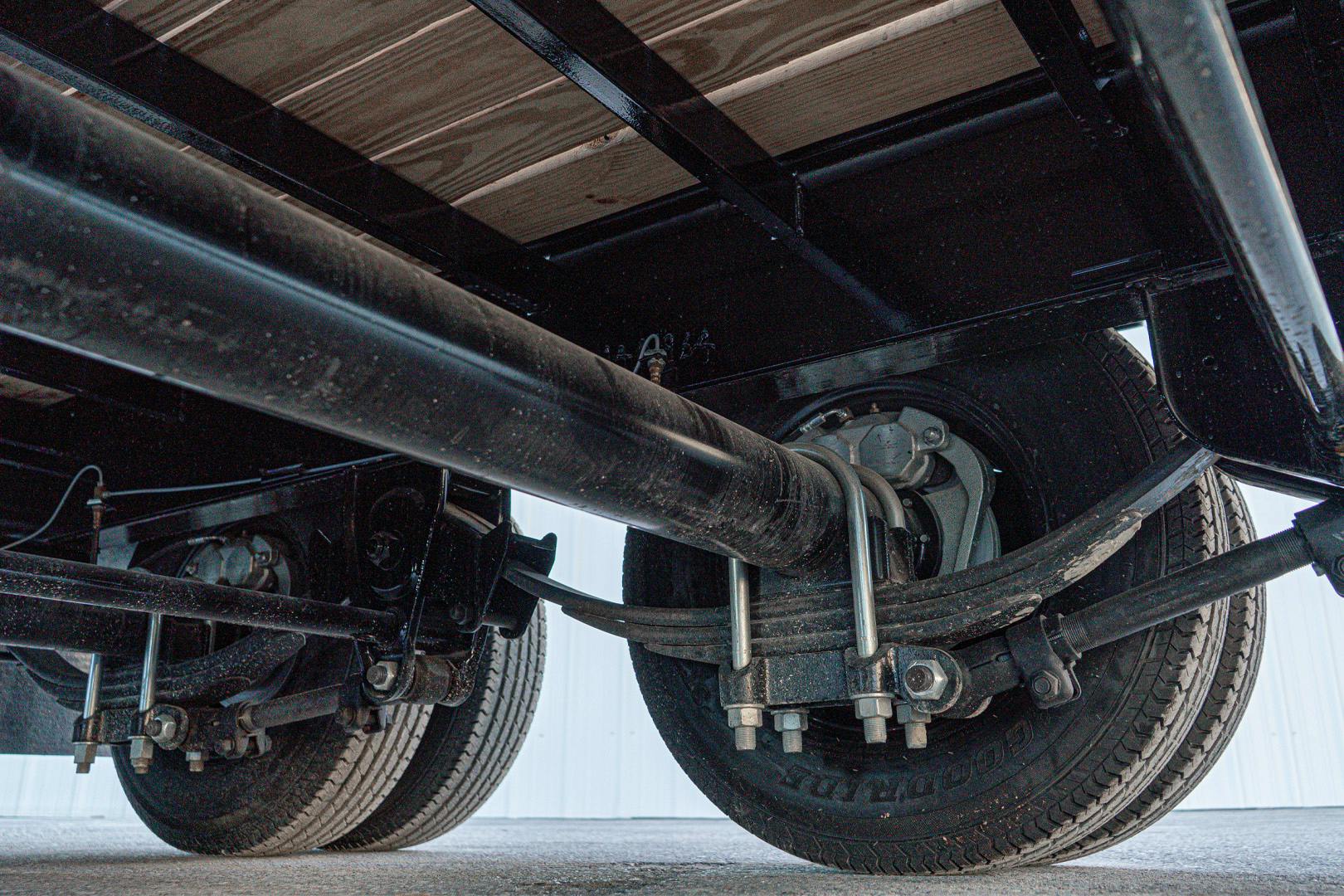PJ Trailers 32'x102" Gooseneck Low Pro Flatbed Trailer w/ Duals (LD)