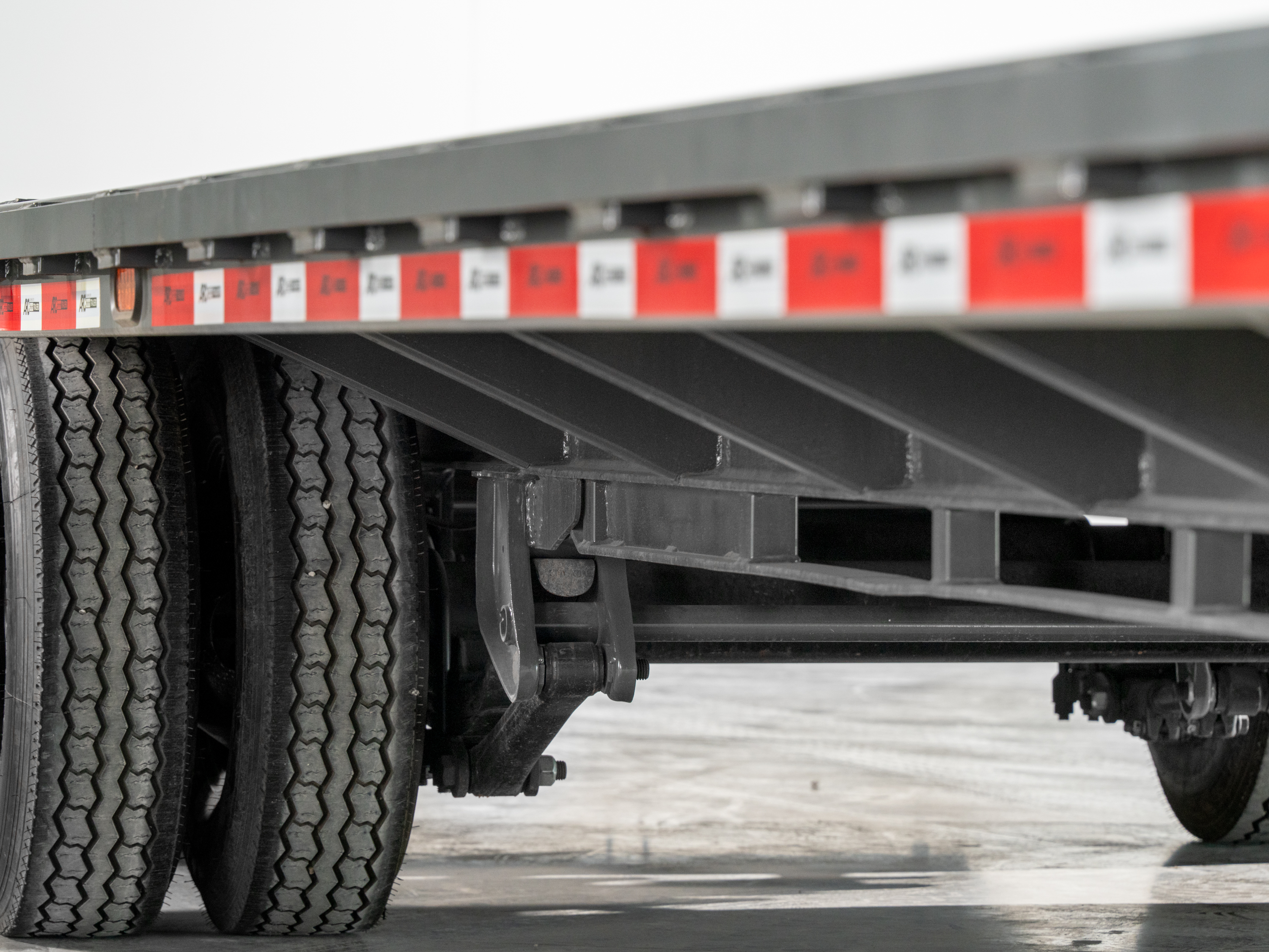 ARC Trailers ARC GDD 40' × 102" Gooseneck Flatbed Trailer with Duals