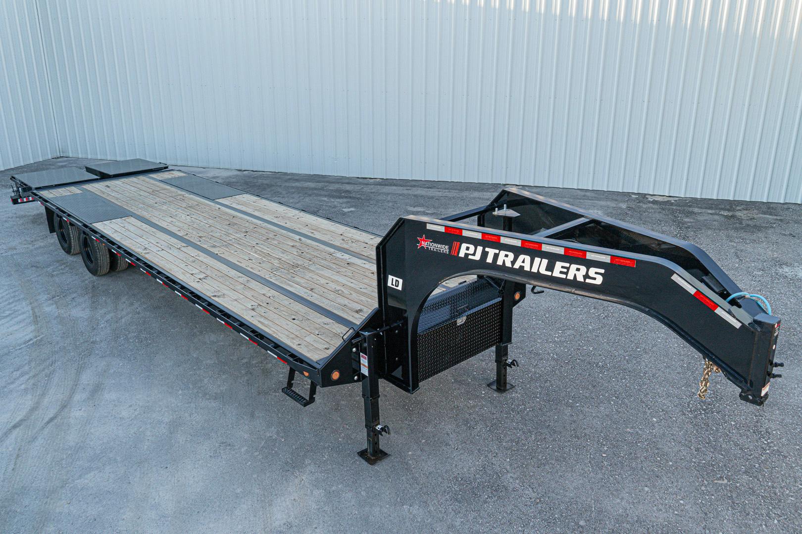 PJ Trailers 32'x102" Gooseneck Low Pro Flatbed Trailer w/ Duals (LD)