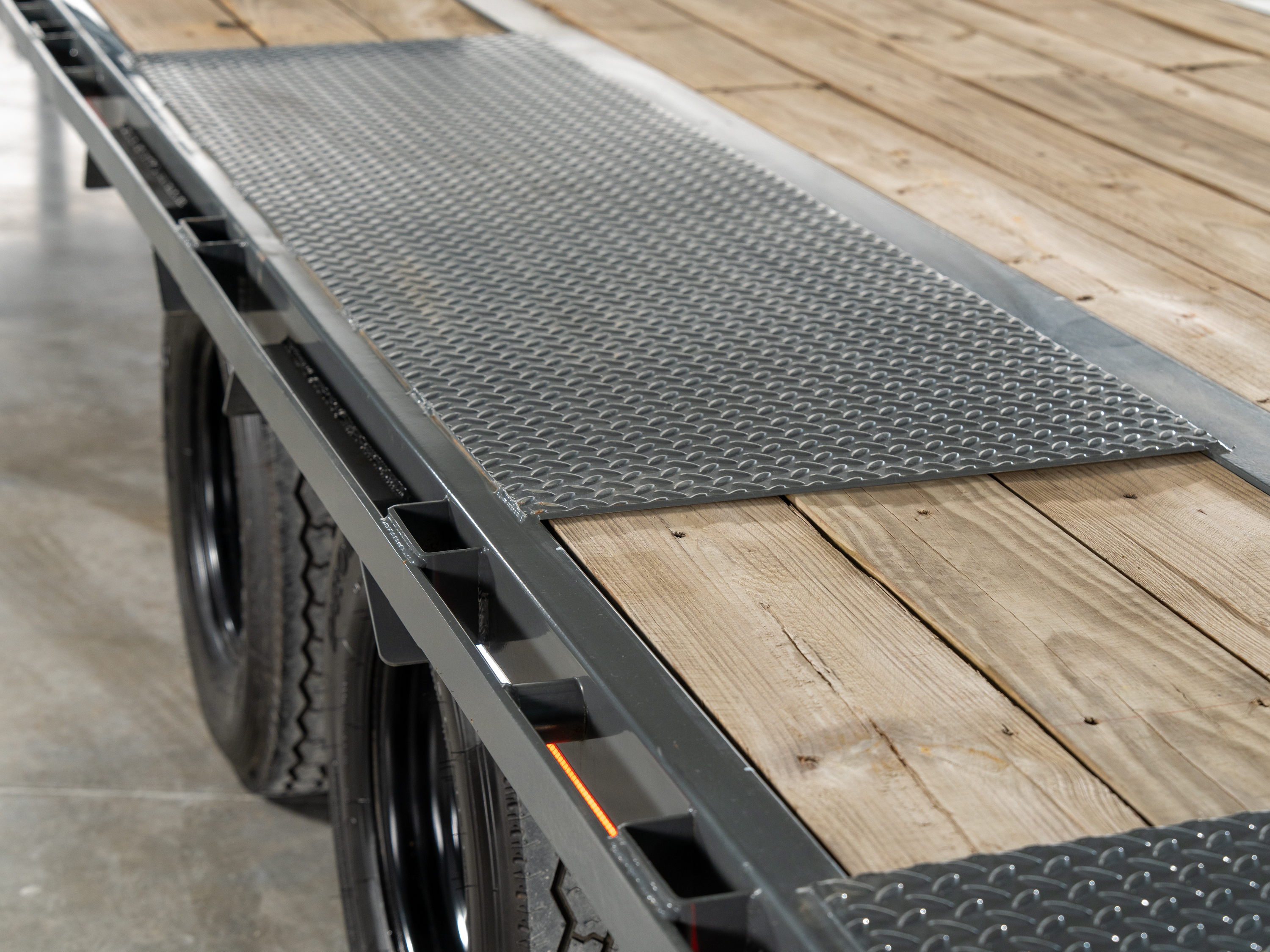 ARC Trailers ARC GDD 32' × 102" Gooseneck Flatbed Trailer with Duals