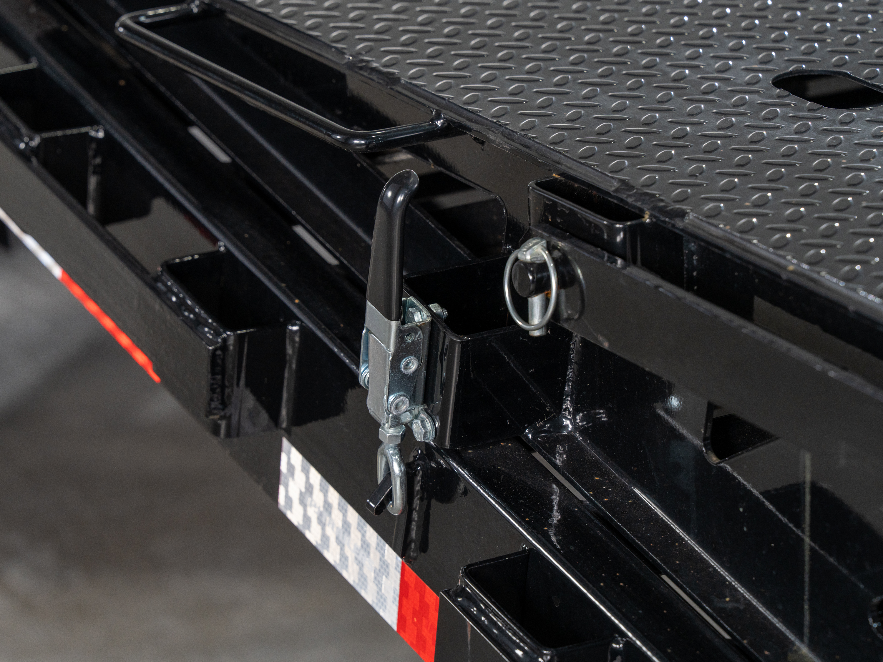PJ Trailers 20'x102" Gooseneck Low Pro Flatbed Trailer w/ Singles (LS)